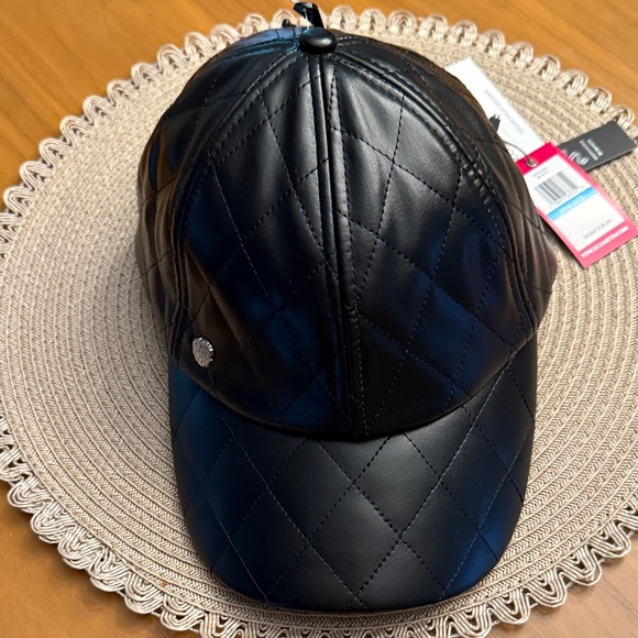 Vince Camuto Vegan Black Leather Hat ..nwt .. ladies
Adjustable head size - Picture 1 of 5